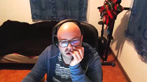 ravingr3d3 online show from February 19, 2025, 6:32 pm