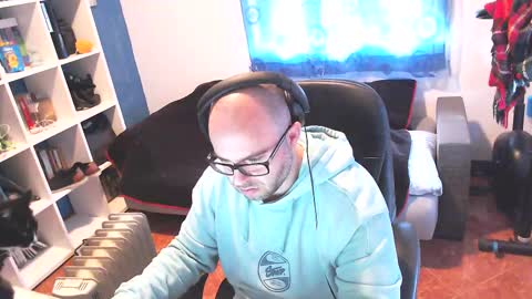 ravingr3d3 online show from February 25, 2025, 9:09 am