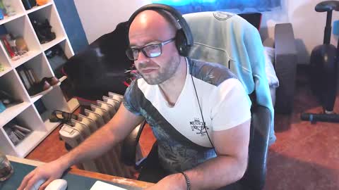 ravingr3d3 online show from February 25, 2025, 3:16 pm