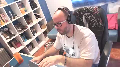 ravingr3d3 online show from September 17, 2025, 1:46 pm