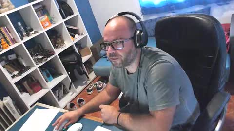 ravingr3d3 online show from September 18, 2025, 8:05 am