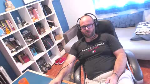 ravingr3d3 online show from September 21, 2025, 1:35 pm