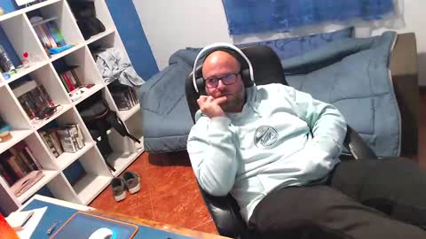 ravingr3d3 online show from April 15, 2026, 10:21 pm