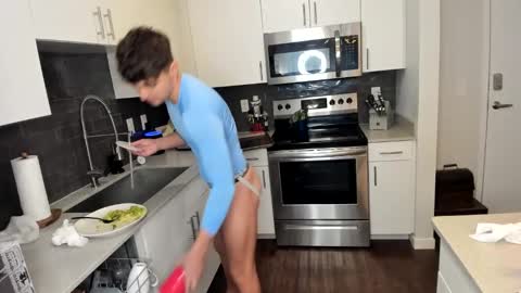 Snapshot of rawr_itsben chatting on December 18, 2024, 8:36 pm Its Ben online show from December 18, 2024, 8:36 pm