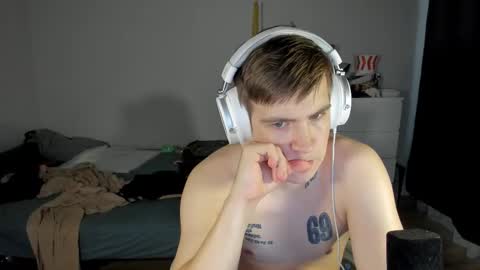 Snapshot of ray_hill chatting on September 18, 2025, 2:41 pm Ray online show from September 18, 2025, 2:41 pm