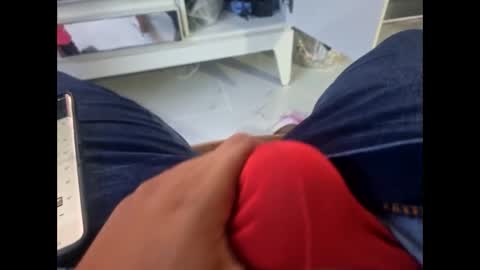 ray_rey1210 online show from February 24, 2026, 11:41 am