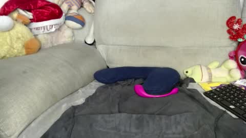 Ray  online show from December 14, 2025, 12:21 pm