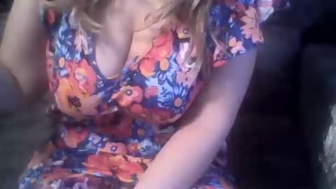 Snapshot of rayday_ chatting on October 14, 2025, 8:04 am rayday_ online show from October 14, 2025, 8:04 am