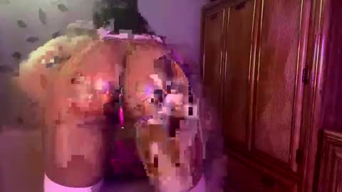 Snapshot of rayemillian chatting on June 7, 2026, 6:33 pm Raye Millian online show from June 7, 2026, 6:33 pm