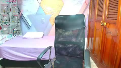 raylin_escobar online show from June 9, 2026, 6:41 pm