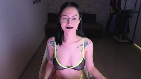 Snapshot of raylsjulie chatting on October 25, 2025, 10:01 am see u next time 0300 UTC 0 online show from October 25, 2025, 10:01 am