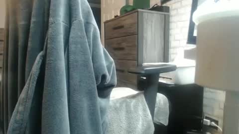 rayneonme1225 online show from March 7, 2025, 10:21 pm