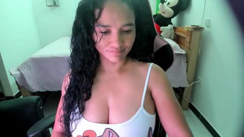 Snapshot of rayza_mature_ chatting on October 21, 2025, 3:57 pm Danna online show from October 21, 2025, 3:57 pm