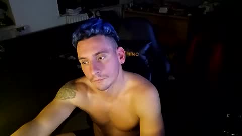 Rayzel online show from November 16, 2025, 10:15 pm