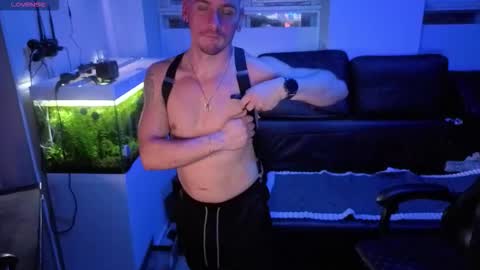 Rayzel online show from February 13, 2026, 9:44 pm