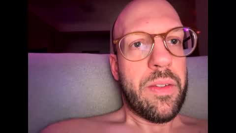 HugeSecret online show from May 9, 2026, 2:39 am