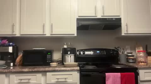 Preston  Stella online show from February 5, 2025, 2:26 pm