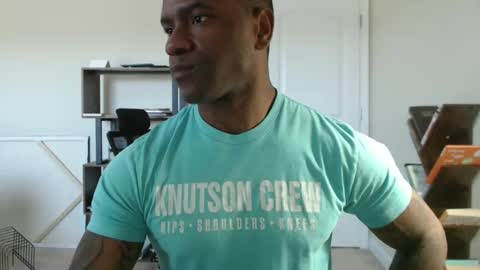 Snapshot of realreyblack chatting on October 3, 2025, 4:26 pm Rey online show from October 3, 2025, 4:26 pm