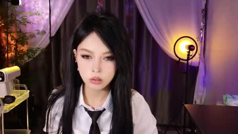 reaowna___ online show from November 22, 2025, 5:06 am