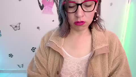 Rebbeca online show from June 3, 2026, 3:17 pm