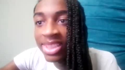 Tu mami Rebecca online show from May 5, 2026, 4:59 pm