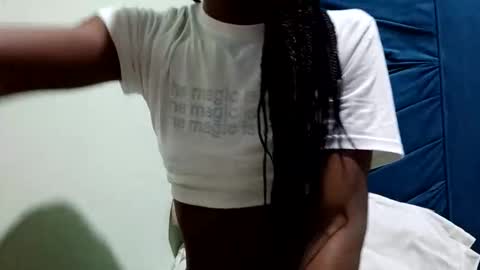Tu mami Rebecca online show from May 17, 2026, 2:53 am