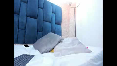 Snapshot of rebecca_mitchell chatting on December 4, 2024, 5:33 pm Rebecca online show from December 4, 2024, 5:33 pm