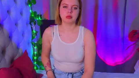 Snapshot of rebeccacruze chatting on June 10, 2026, 8:24 am rebeccacruze online show from June 10, 2026, 8:24 am