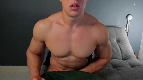 Snapshot of recce_taylor4 chatting on October 8, 2025, 3:20 pm twitter REECET26 instagram RECCETAYLOR online show from October 8, 2025, 3:20 pm