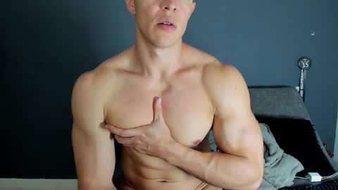 Snapshot of recce_taylor4 chatting on November 1, 2025, 3:52 am twitter REECET26 instagram RECCETAYLOR online show from November 1, 2025, 3:52 am