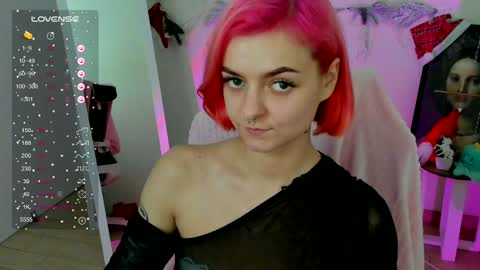 Snapshot of red_bestie_ chatting on December 9, 2024, 4:37 pm Bestie online show from December 9, 2024, 4:37 pm