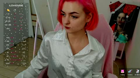 Snapshot of red_bestie_ chatting on December 12, 2024, 2:44 pm Bestie online show from December 12, 2024, 2:44 pm