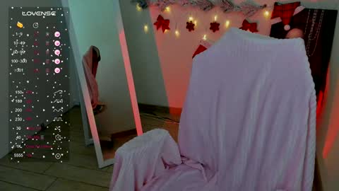 Snapshot of red_bestie_ chatting on December 14, 2024, 5:14 pm Bestie online show from December 14, 2024, 5:14 pm