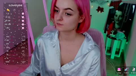 Snapshot of red_bestie_ chatting on January 1, 2025, 1:37 pm Bestie online show from January 1, 2025, 1:37 pm