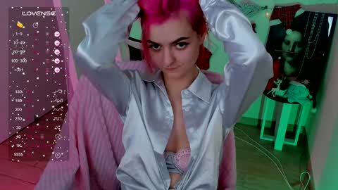 Snapshot of red_bestie_ chatting on January 1, 2025, 4:39 pm Bestie online show from January 1, 2025, 4:39 pm