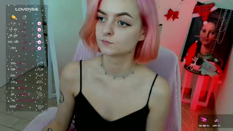 Snapshot of red_bestie_ chatting on January 13, 2025, 4:51 pm Bestie online show from January 13, 2025, 4:51 pm