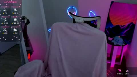 Snapshot of red_bestie_ chatting on February 13, 2025, 5:54 pm Bestie online show from February 13, 2025, 5:54 pm