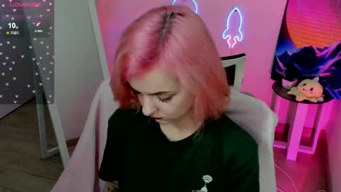 Snapshot of red_bestie_ chatting on February 15, 2025, 4:56 pm Bestie online show from February 15, 2025, 4:56 pm