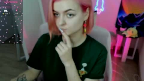 Snapshot of red_bestie_ chatting on February 16, 2025, 7:37 am Bestie online show from February 16, 2025, 7:37 am