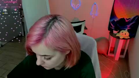 Snapshot of red_bestie_ chatting on February 21, 2025, 2:16 pm Bestie online show from February 21, 2025, 2:16 pm