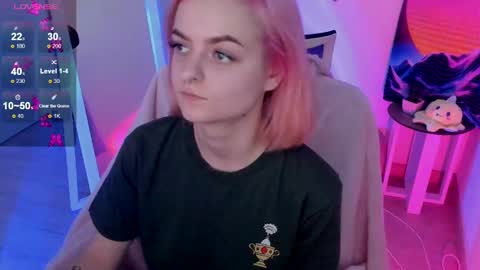 Snapshot of red_bestie_ chatting on February 24, 2025, 1:46 am Bestie online show from February 24, 2025, 1:46 am