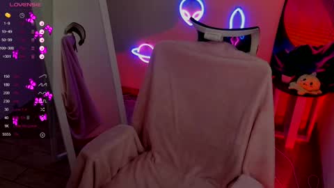 Snapshot of red_bestie_ chatting on February 26, 2025, 4:45 pm Bestie online show from February 26, 2025, 4:45 pm