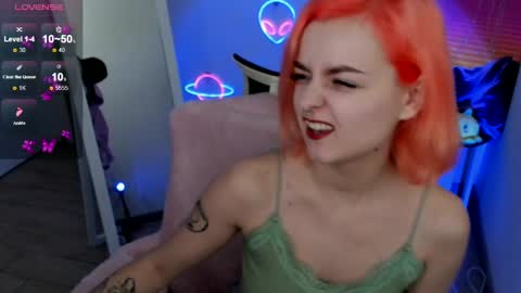 Snapshot of red_bestie_ chatting on March 6, 2025, 6:41 am Bestie online show from March 6, 2025, 6:41 am