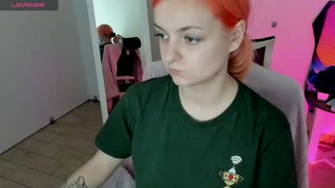 Snapshot of red_bestie_ chatting on September 29, 2025, 12:10 pm Bestie online show from September 29, 2025, 12:10 pm