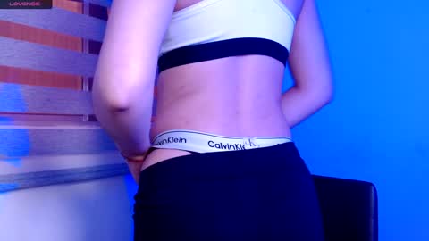 Snapshot of red_moonn chatting on December 13, 2024, 3:43 pm IG OF red moonn online show from December 13, 2024, 3:43 pm