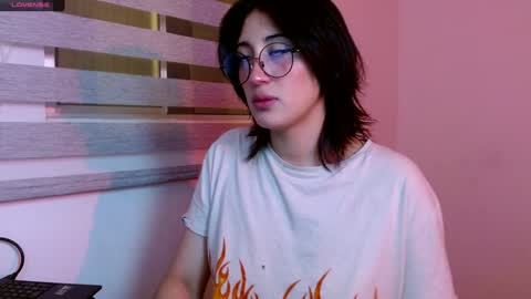 Snapshot of red_moonn chatting on December 16, 2024, 1:22 pm IG OF red moonn online show from December 16, 2024, 1:22 pm