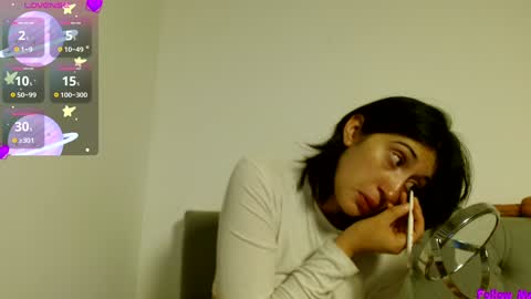 Snapshot of red_moonn chatting on December 19, 2024, 10:45 am IG OF red moonn online show from December 19, 2024, 10:45 am