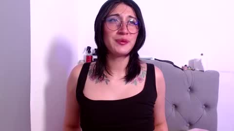 Snapshot of red_moonn chatting on February 18, 2025, 2:38 pm IG OF red moonn online show from February 18, 2025, 2:38 pm