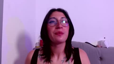 Snapshot of red_moonn chatting on February 18, 2025, 5:42 pm IG OF red moonn online show from February 18, 2025, 5:42 pm