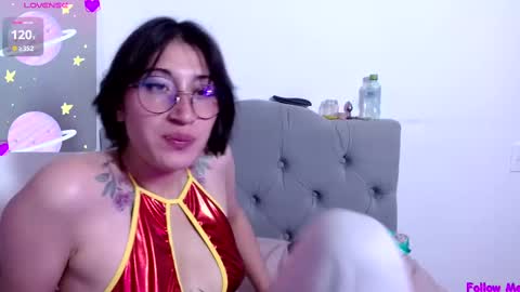 Snapshot of red_moonn chatting on March 12, 2025, 5:17 pm IG OF red moonn online show from March 12, 2025, 5:17 pm